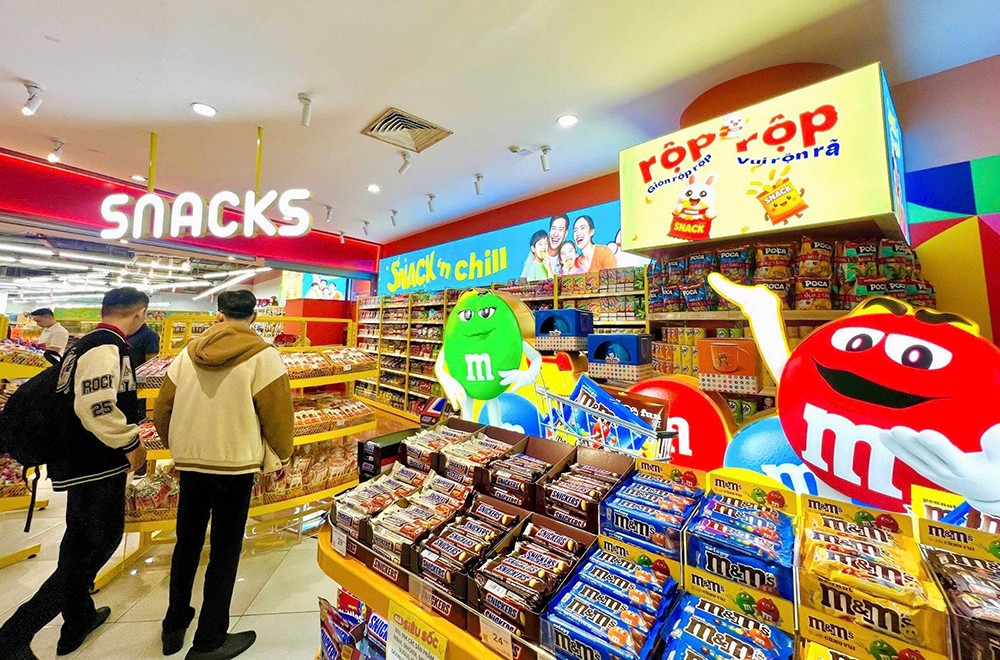 Khu “Snack zone” mang đến trải nghiệm mới mẻ thu hút các bạn trẻ đến mua sắm tại siêu thị WinMart.