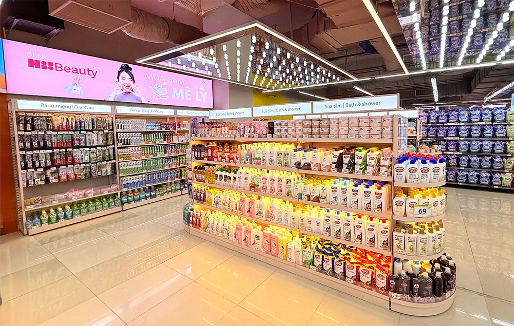 Khu vực Hi! Beauty được thiết kế như một góc làm đẹp nhỏ mang lại sự tự tin cho mỗi khách hàng khi mua sắm.