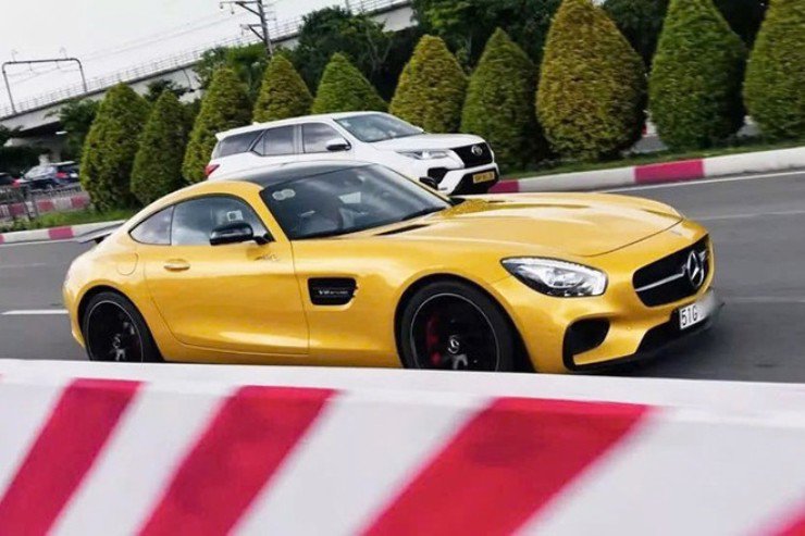 Mercedes-AMG GT S Edition 1 giá hơn 8 tỷ đồng bất ngờ tái xuất tại Việt Nam - 1