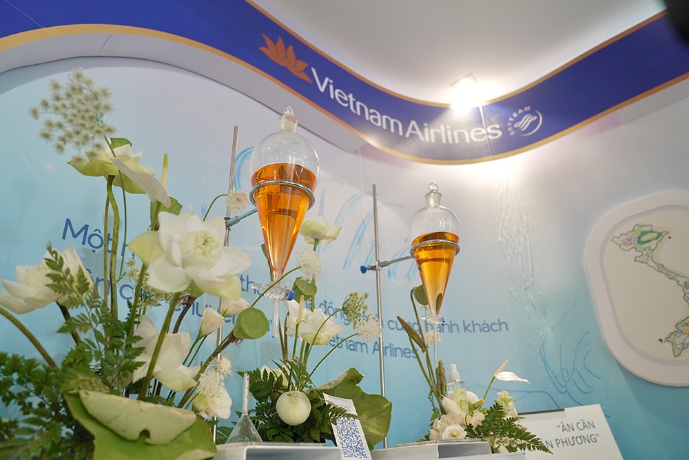 Với Vietnam Airlines, hương thơm là ngôn ngữ vô hình của cảm xúc, là sợi dây kết nối tinh tế giữa thương hiệu và hành khách, khơi dậy cảm giác thư thái, thân thuộc và đẳng cấp