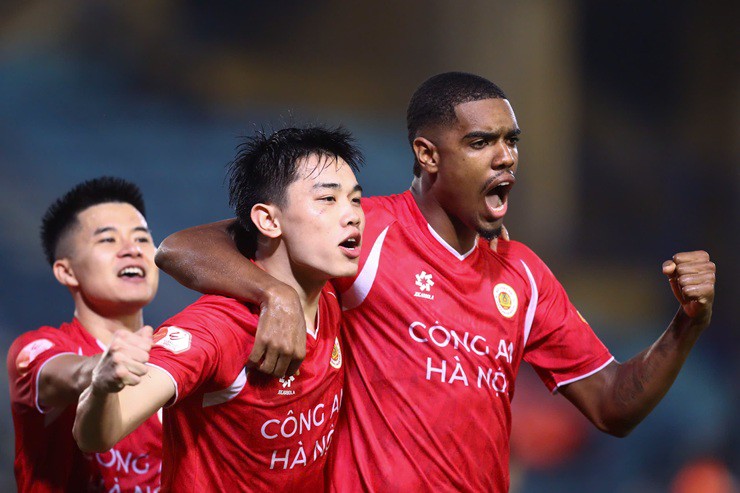 Công an Hà Nội đánh bại PVF CAND