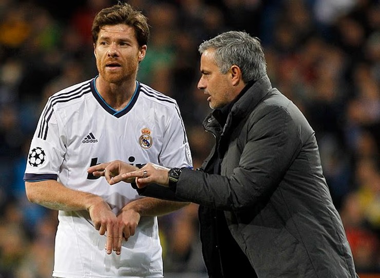 HLV Alonso đang học lại độc chiêu của "Người đặc biệt"