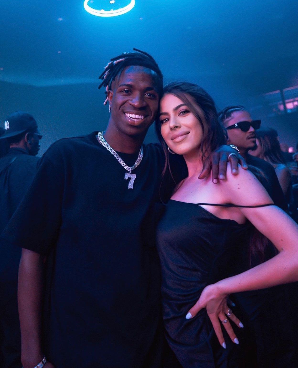 Vinicius và cô Duque trong tiệc sinh nhật của Vinicius