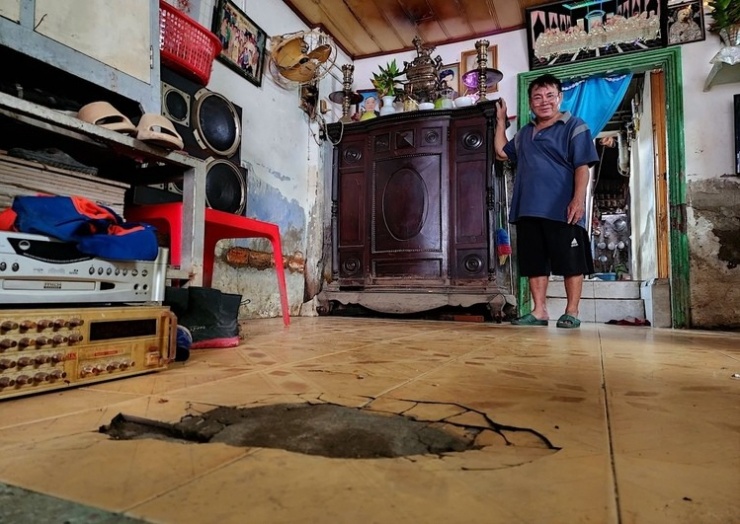 Sống bất an nơi nhà lún hơn nửa mét ở TP HCM - 3