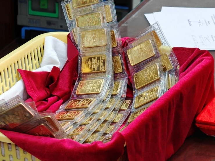 Giá vàng miếng SJC niêm yết 146,4 - 148,4 triệu đồng/lượng mua vào - bán ra.