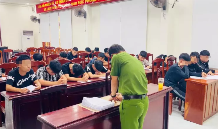 Giải quyết mâu thuẫn, hai nhóm thanh niên lên mạng hẹn nhau mang hung khí giải quyết mâu thuẫn.