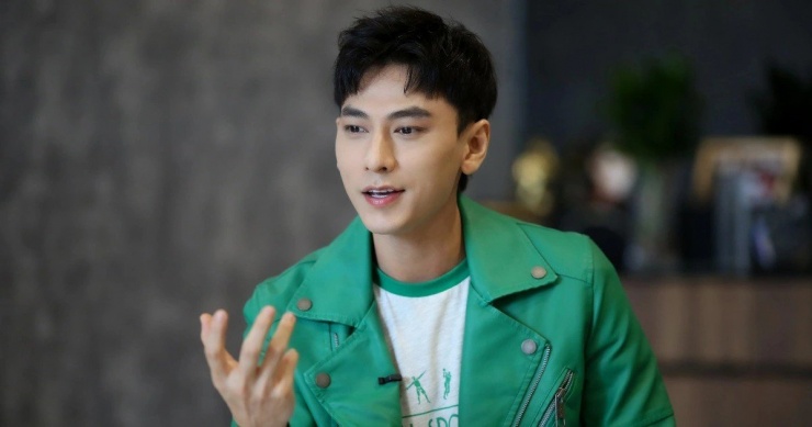 Ca sĩ Issac ủng hộ 100 triệu đồng.