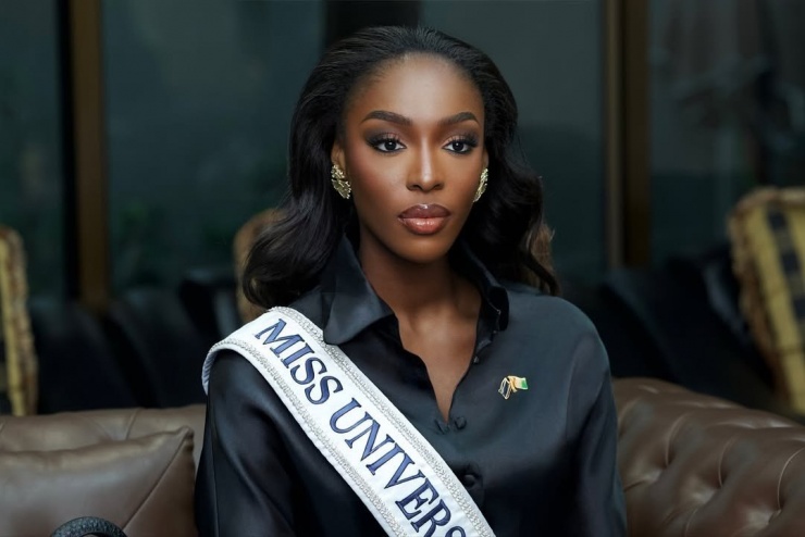 Olivia Yacé mặc trang phục màu đen để tưởng nhớ Vương thái hậu Sirikit vừa qua đời ở tuổi 93. Sau khi Vương thái hậu Sirikit qua đời, Nhà vua đã ban hành thời gian quốc tang kéo dài một năm dành cho Hoàng gia và các quan chức thuộc Hoàng triều, bắt đầu từ ngày 24/10. Trong thời gian này, chính phủ khuyến khích công dân mặc trang phục tông màu đen, trắng, tránh các trang phục có màu sắc sặc sỡ để thể hiện sự tri ân với Vương thái hậu.