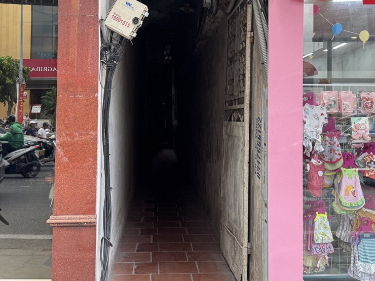 Nhiều căn nhà trong ngõ tối có mức giá hơn 100 triệu đồng/m2. Ảnh minh họa: D.A