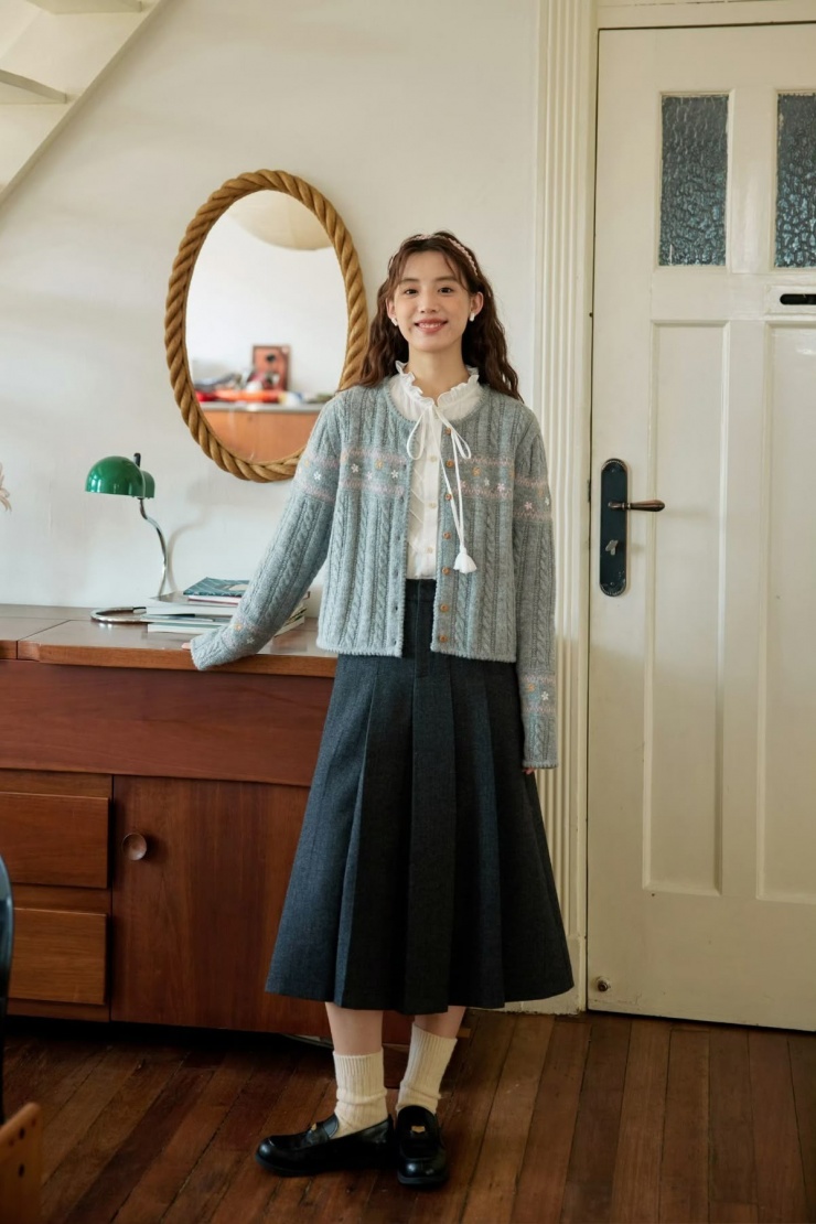 10 kiểu mặc áo khoác len đi làm - 5