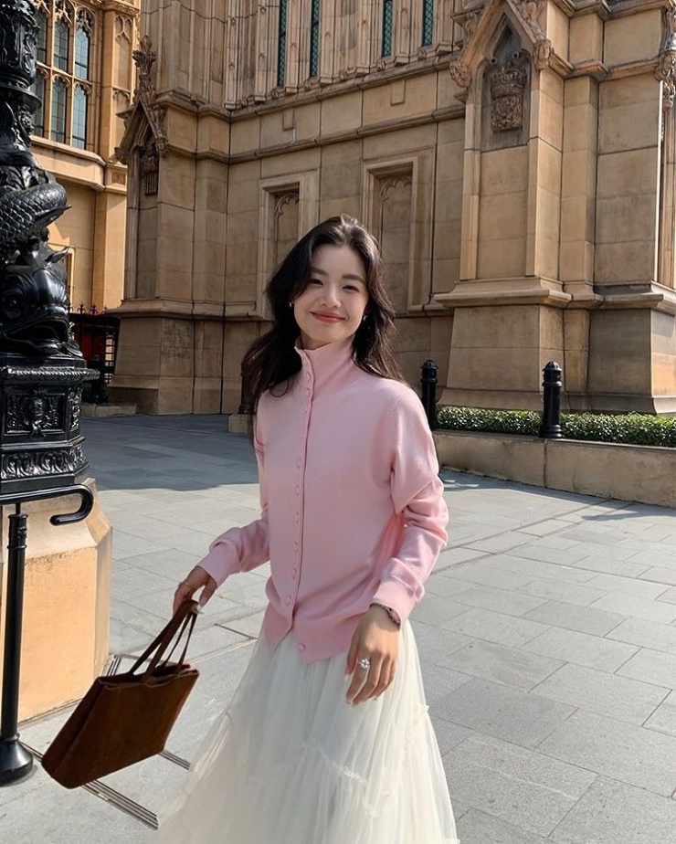 10 kiểu mặc áo khoác len đi làm - 4