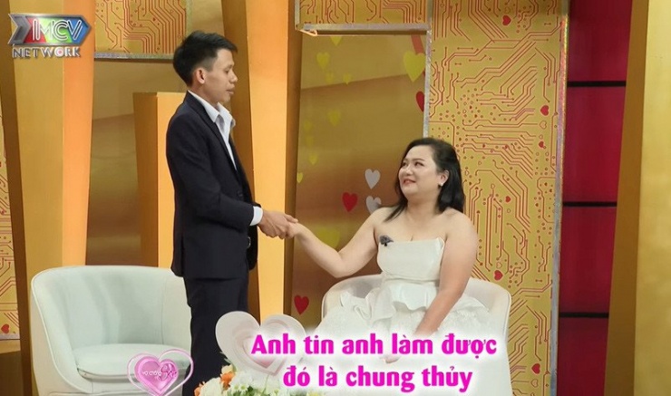 Cặp đôi đã có chặng đường dài yêu thương và đồng hành cùng nhau. Ảnh cắt từ clip&nbsp;