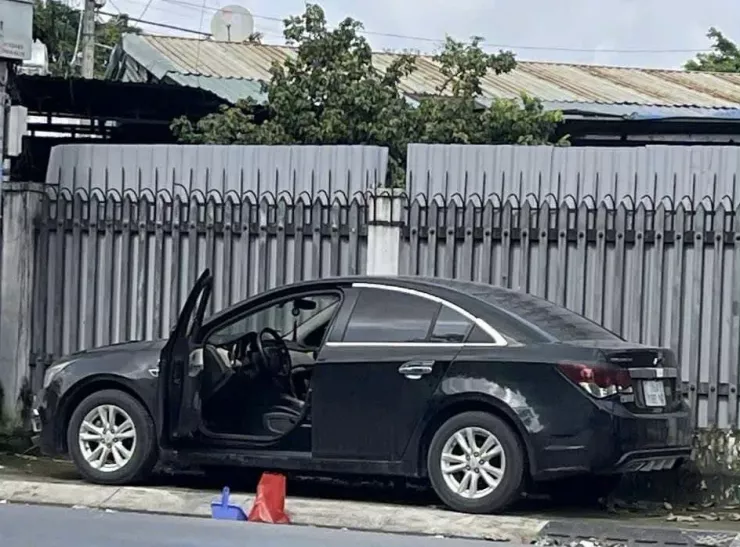 Chiếc xe ô tô đậu nhiều ngày ở khu vực. Ảnh: HT