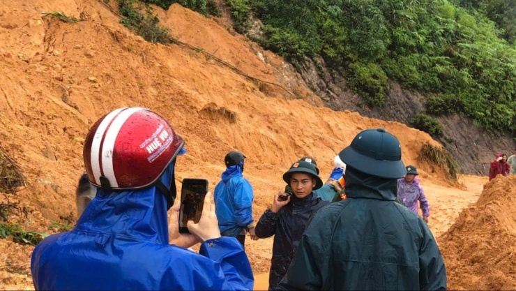 Hiện trường xảy ra sạt lở