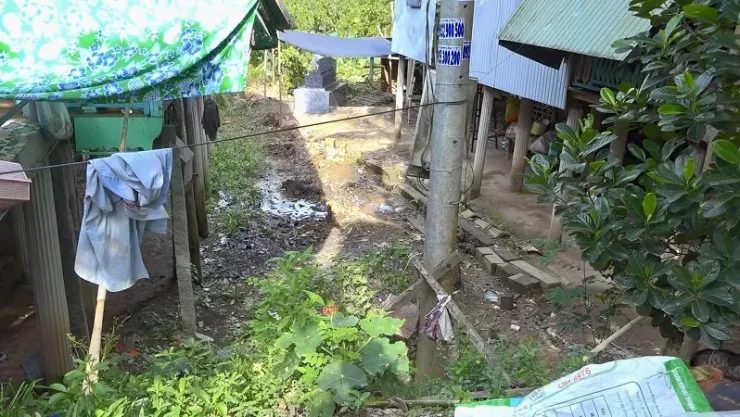 Khu vực ranh đất giữa 2 gia đình. Ảnh: CA