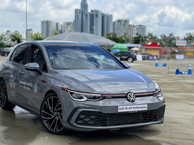 Volkswagen Golf ra mắt tại Việt Nam, giá từ 798 triệu đồng