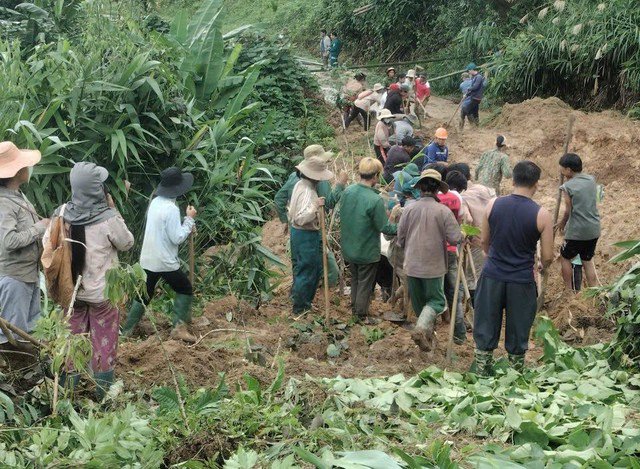 Hiện Quảng Ngãi còn hàng trăm vị trí sạt lở, gây chia cắt giao thông