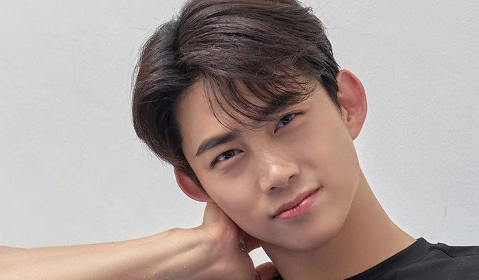 Taecyeon công bố kết hôn