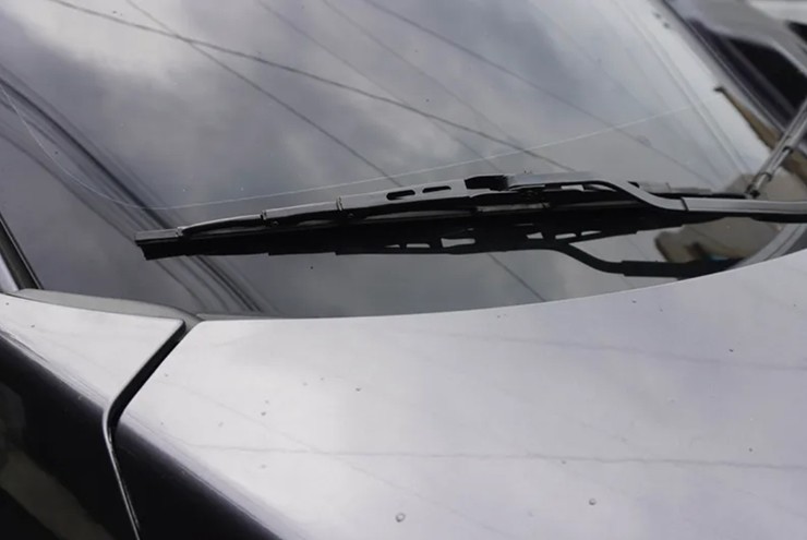 Đừng quên kiểm tra gạt nước.