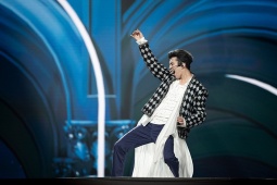 Dimash Kudaibergen: Tại sao cả thế giới “phát cuồng” trước một giọng hát?