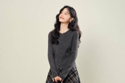 10 kiểu mặc áo khoác len đi làm