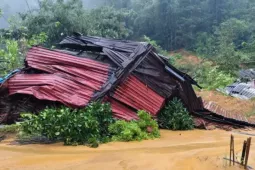 Đất trượt kinh hoàng, một thôn ở Đà Nẵng may mắn thoát cảnh Làng Nủ thứ hai