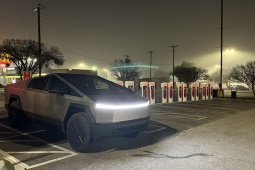 Tin tức ô tô - Tesla triệu hồi hơn 63.000 xe vì lỗi đèn chiếu sáng