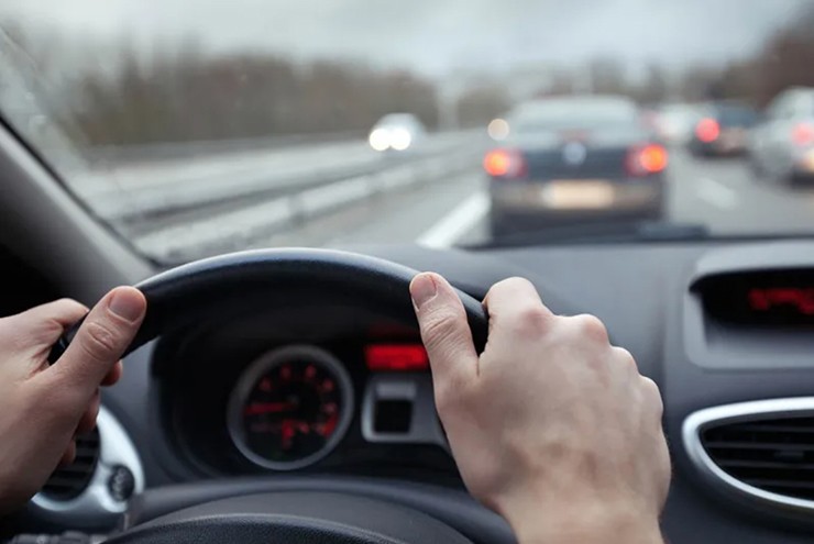 Hãy đảm bảo khoảng cách an toàn để đưa ra phản ứng kịp thời.