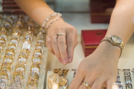 Giá vàng có giảm về vùng 100-110 triệu đồng/lượng từ nay đến cuối năm?