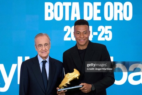 Mbappe nhận chiếc giày vàng châu Âu, Perez gửi thông điệp đặc biệt