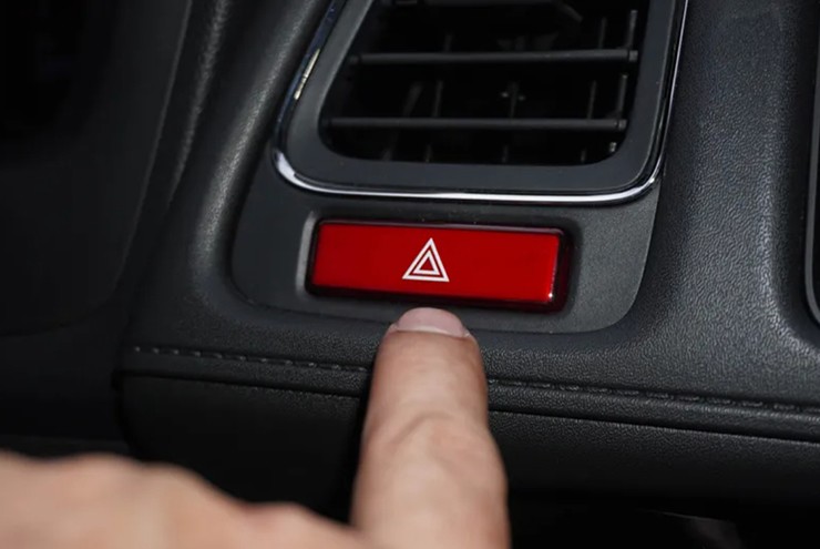 Hãy tận dụng đèn khẩn cấp nếu phù hợp.