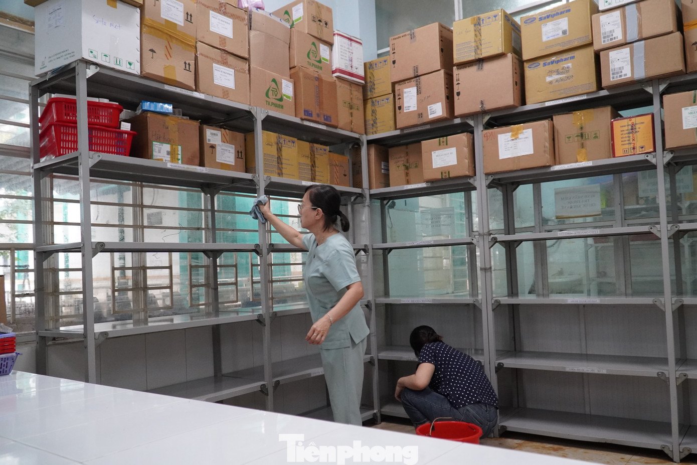 Quầy thuốc ở tầng 1 được lau dọn kỹ càng, bố trí lại thuốc men.