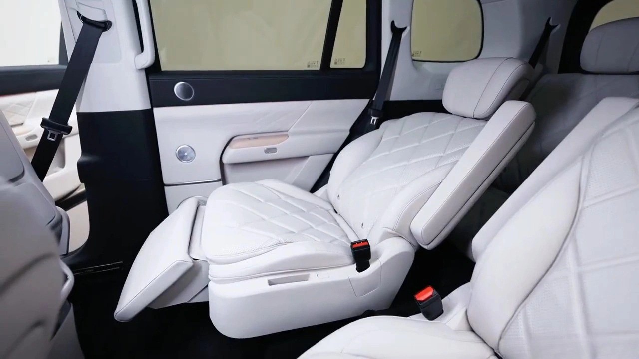 SUV giá từ 739 triệu đồng di chuyển 1.400 km, có màn hình 30 inch và cả tủ lạnh - 6