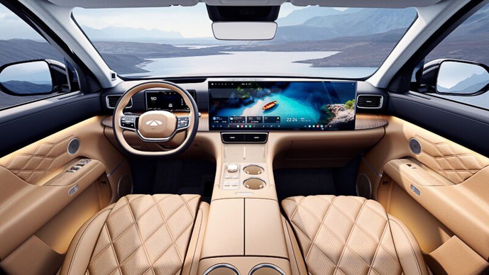 SUV giá từ 739 triệu đồng di chuyển 1.400 km, có màn hình 30 inch và cả tủ lạnh - 7