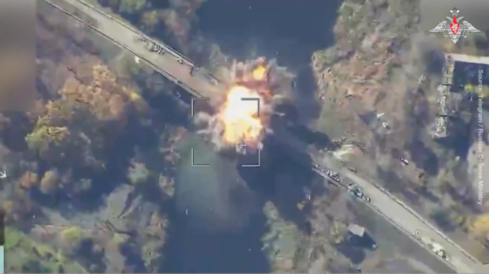 Nga công bố video phá hủy cầu vận chuyển hậu cần cho quân đội Ukraine - 1