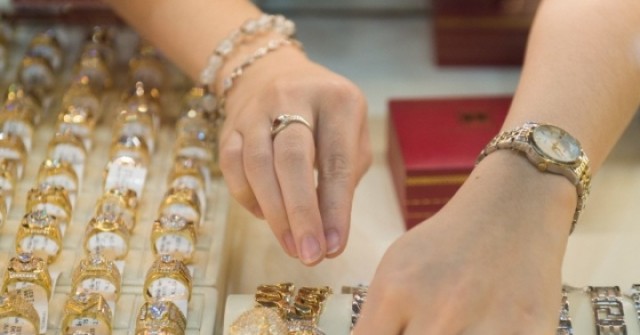 Giá vàng có giảm về vùng 100-110 triệu đồng/lượ...