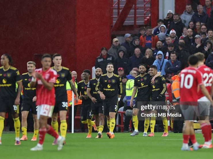 Rực lửa MU đấu Nottingham Forest: “Quỷ đỏ“ ghi bàn nhờ sai lầm của trọng tài