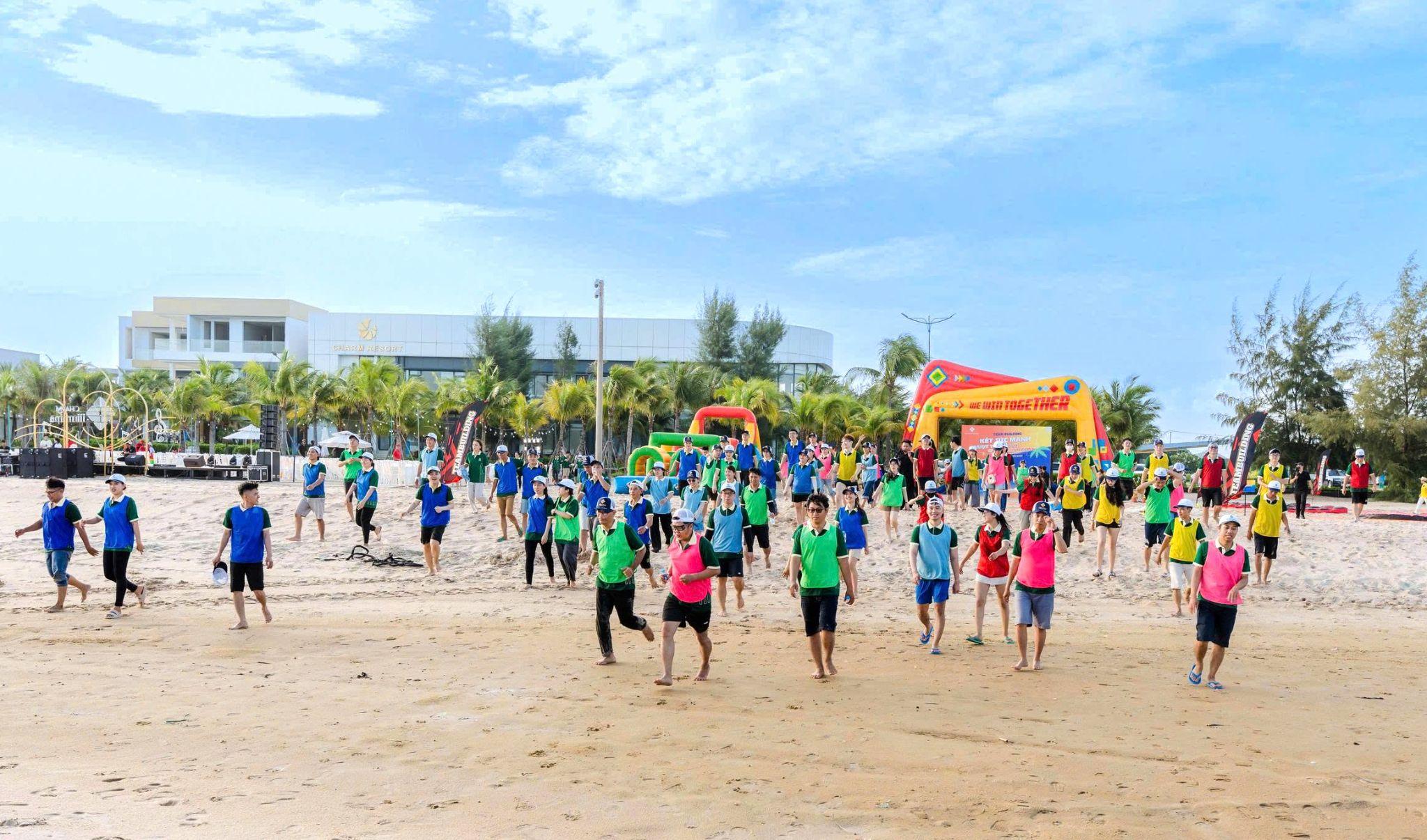 Khách MICE là các đoàn doanh nghiệp kết hợp công việc và nghỉ dưỡng, thường lưu trú dài ngày và sử dụng đa dạng dịch vụ