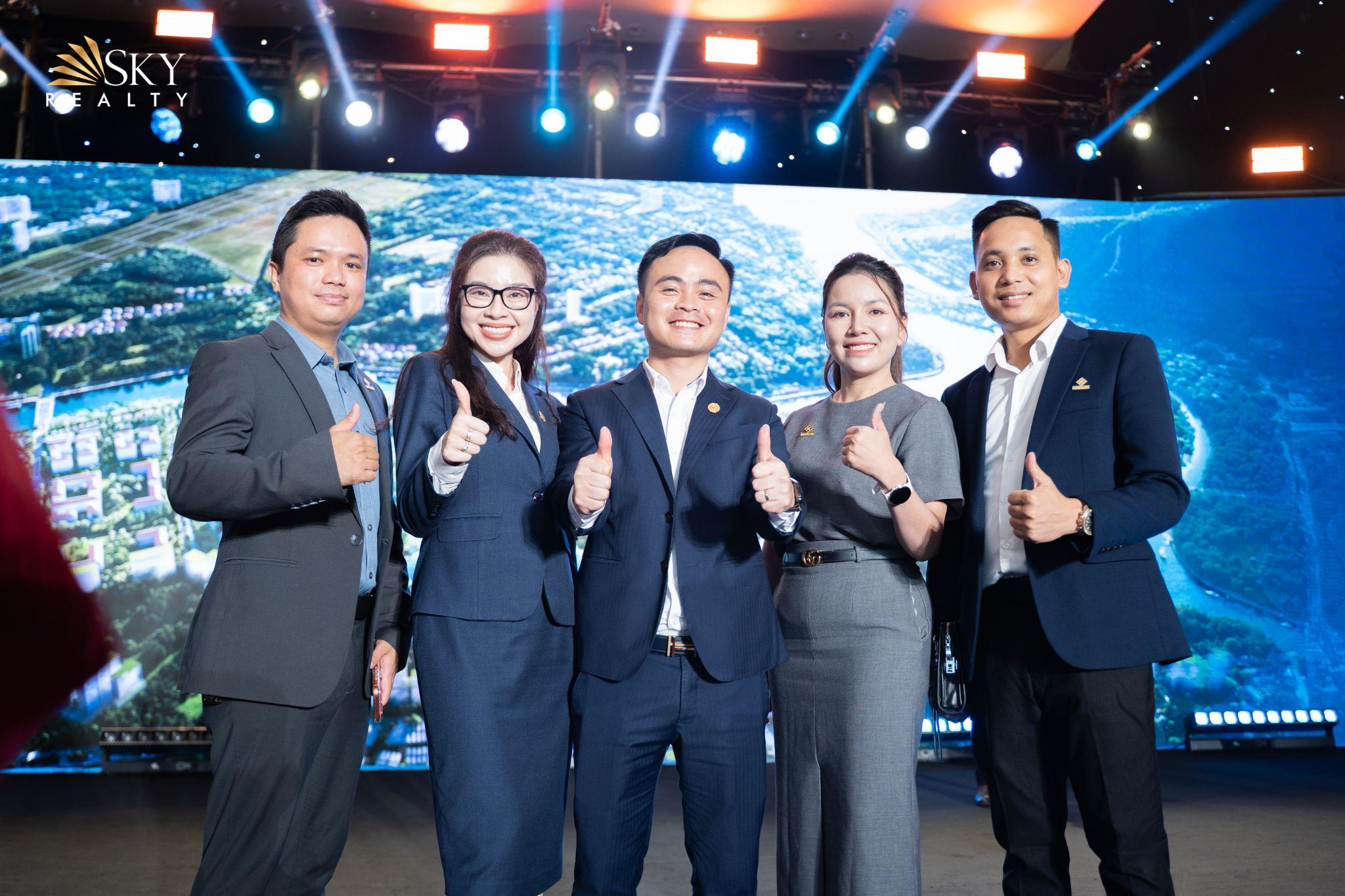 Đội ngũ công ty cổ phần liên doanh Sky Realty - TD Holdings tại sự kiện kick-off dự án