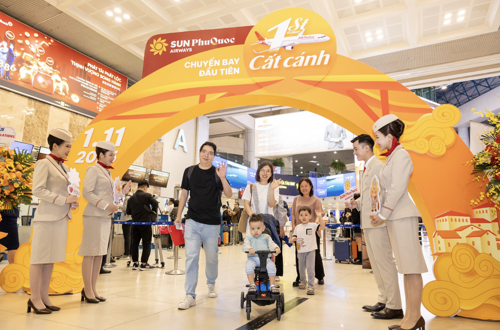 Khách được phục vụ bánh Maison Kayser và nghe violin trên chuyến bay đầu tiên của Sun PhuQuoc Airways - 1