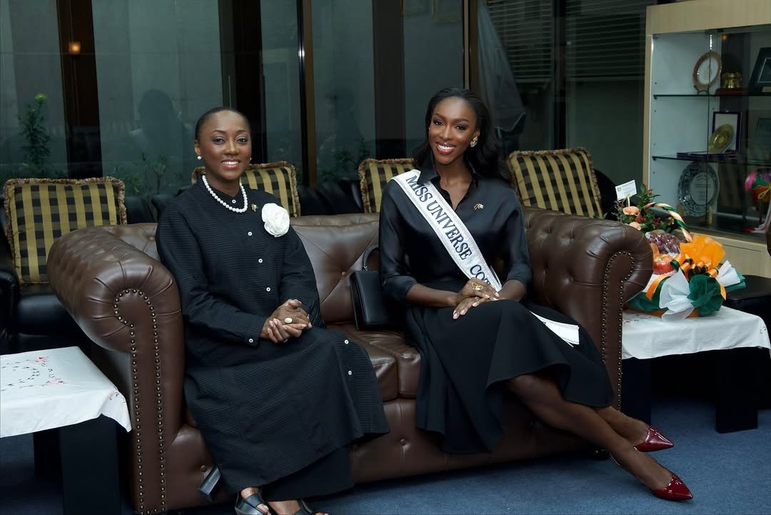 Đại diện Bờ Biển Ngà - Olivia Yacé đã có mặt ở Thái Lan để tham dự các sự kiện bên lề trước khi bước vào cuộc thi Hoa hậu Hoàn vũ 2025. Cô đã có buổi gặp gỡ bà Sabeeda Thaiseth - Bộ trưởng Bộ Văn hóa Thái Lan. Người đẹp cũng tích cực tham dự nhiều hoạt động ngoại giao, gặp gỡ các quan chức địa phương trước khi nhập cuộc.