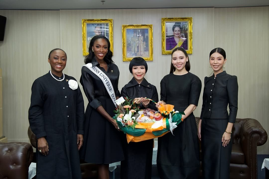 Đại diện Bờ Biển Ngà - Olivia Yacé đã có mặt ở Thái Lan để tham dự các sự kiện bên lề trước khi bước vào cuộc thi Hoa hậu Hoàn vũ 2025. Cô đã có buổi gặp gỡ bà Sabeeda Thaiseth - Bộ trưởng Bộ Văn hóa Thái Lan. Người đẹp cũng tích cực tham dự nhiều hoạt động ngoại giao, gặp gỡ các quan chức địa phương trước khi nhập cuộc.