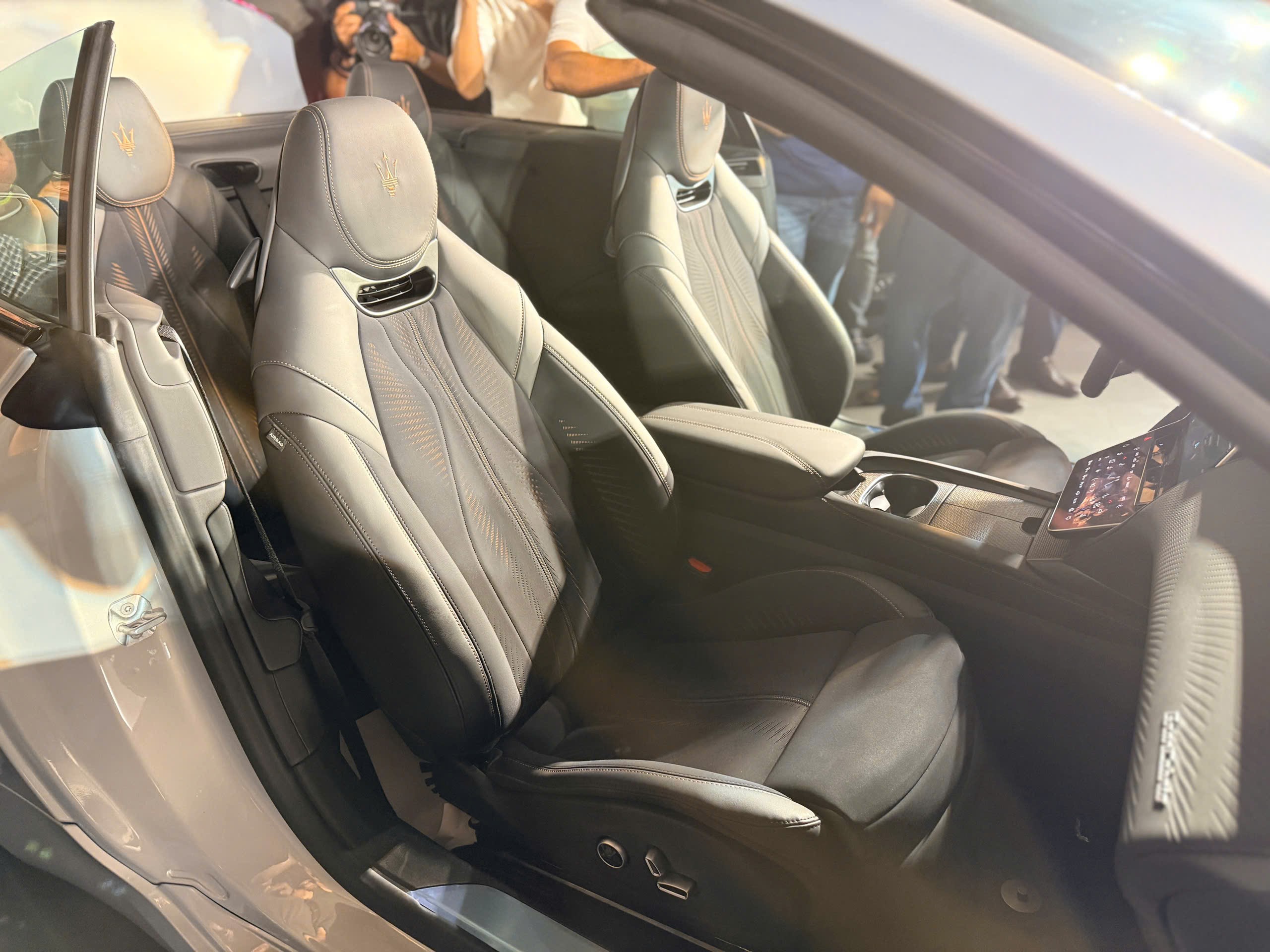 Bộ đôi xe điện Maserati mới ra mắt tại Việt Nam - 10