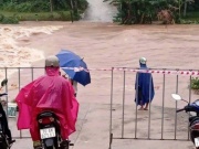 CLIP: Quảng Ngãi mưa trắng trời, nguy cơ lũ chồng lũ