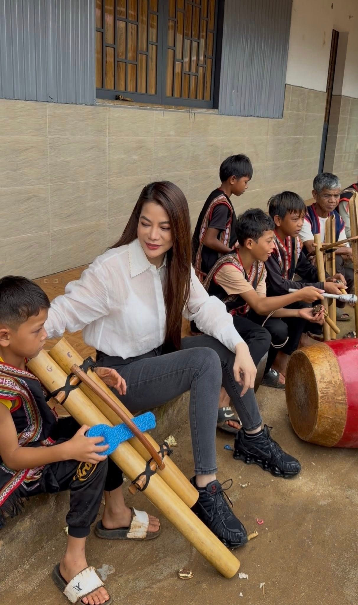 Trương Ngọc Ánh đăng tải nhiều video đi từ thiện ở Gia Lai, TPHCM.