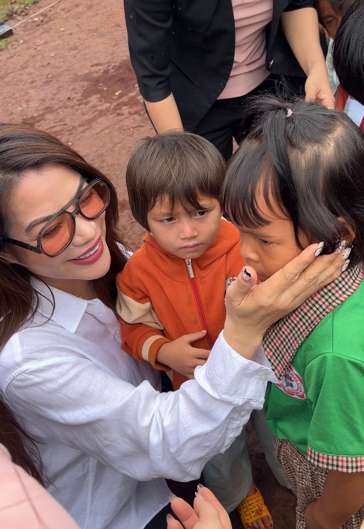 Trương Ngọc Ánh đăng tải nhiều video đi từ thiện ở Gia Lai, TPHCM.