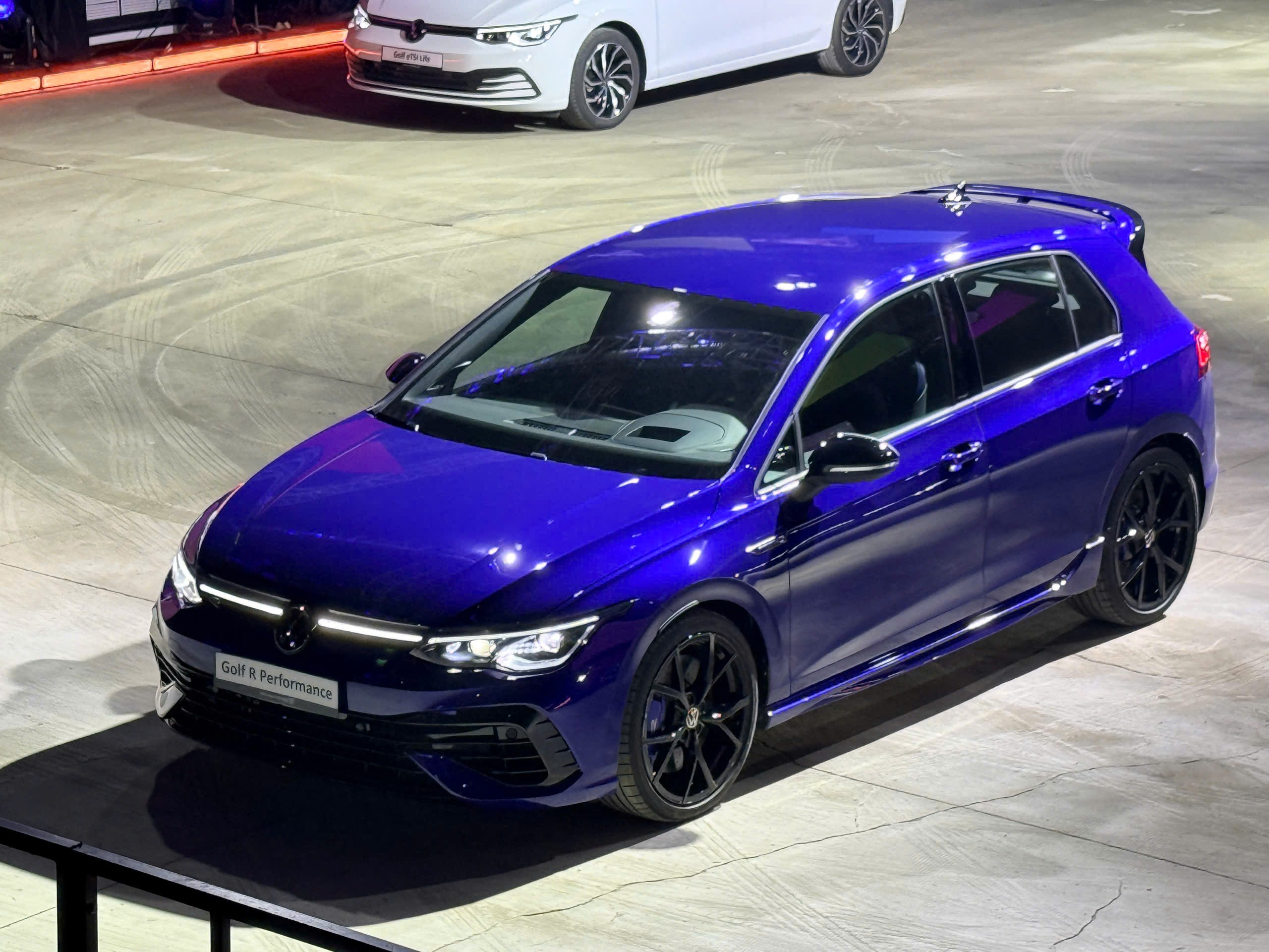 Volkswagen Golf ra mắt tại Việt Nam, giá từ 798 triệu đồng - 7