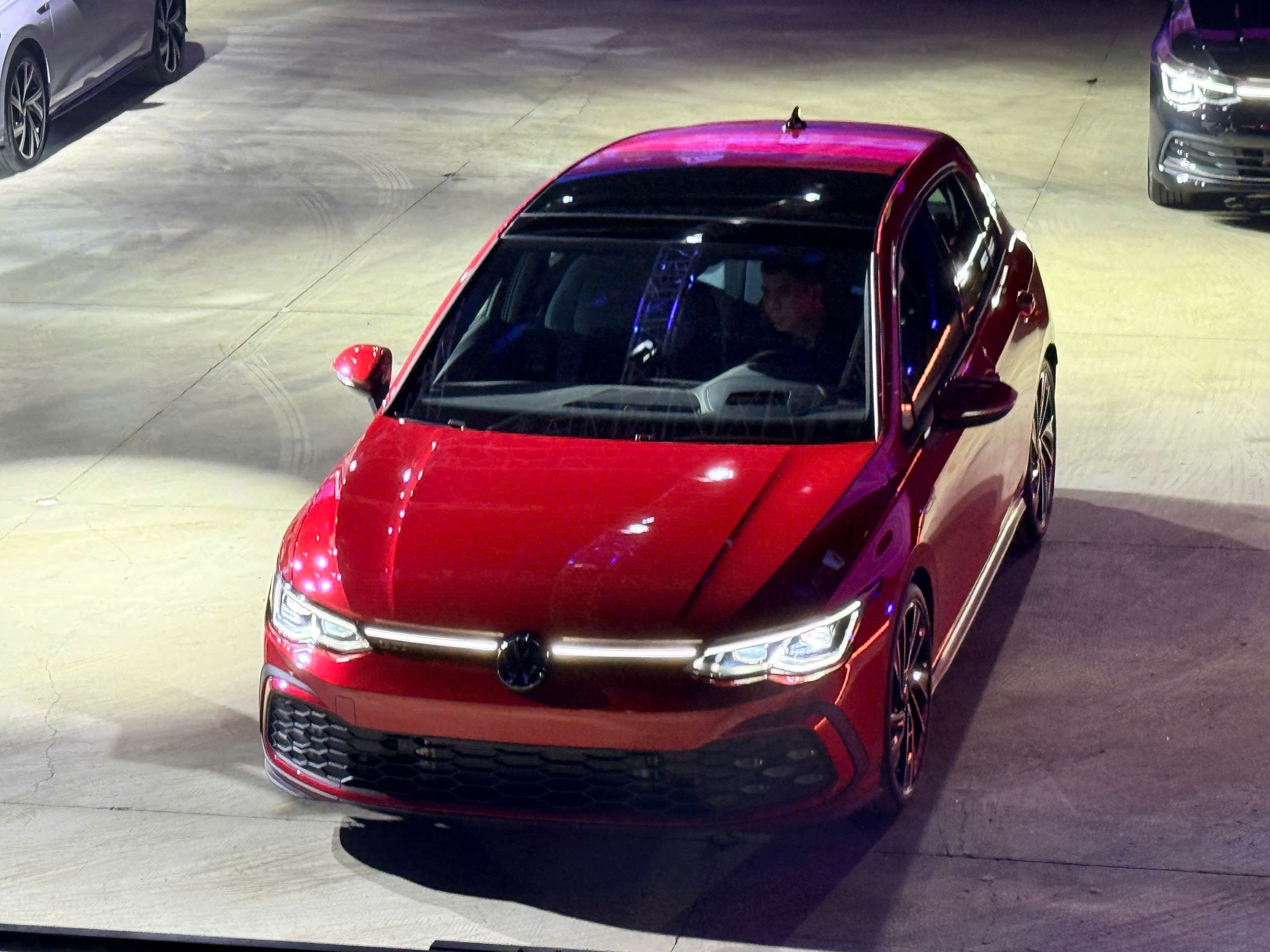 Volkswagen Golf ra mắt tại Việt Nam, giá từ 798 triệu đồng - 4