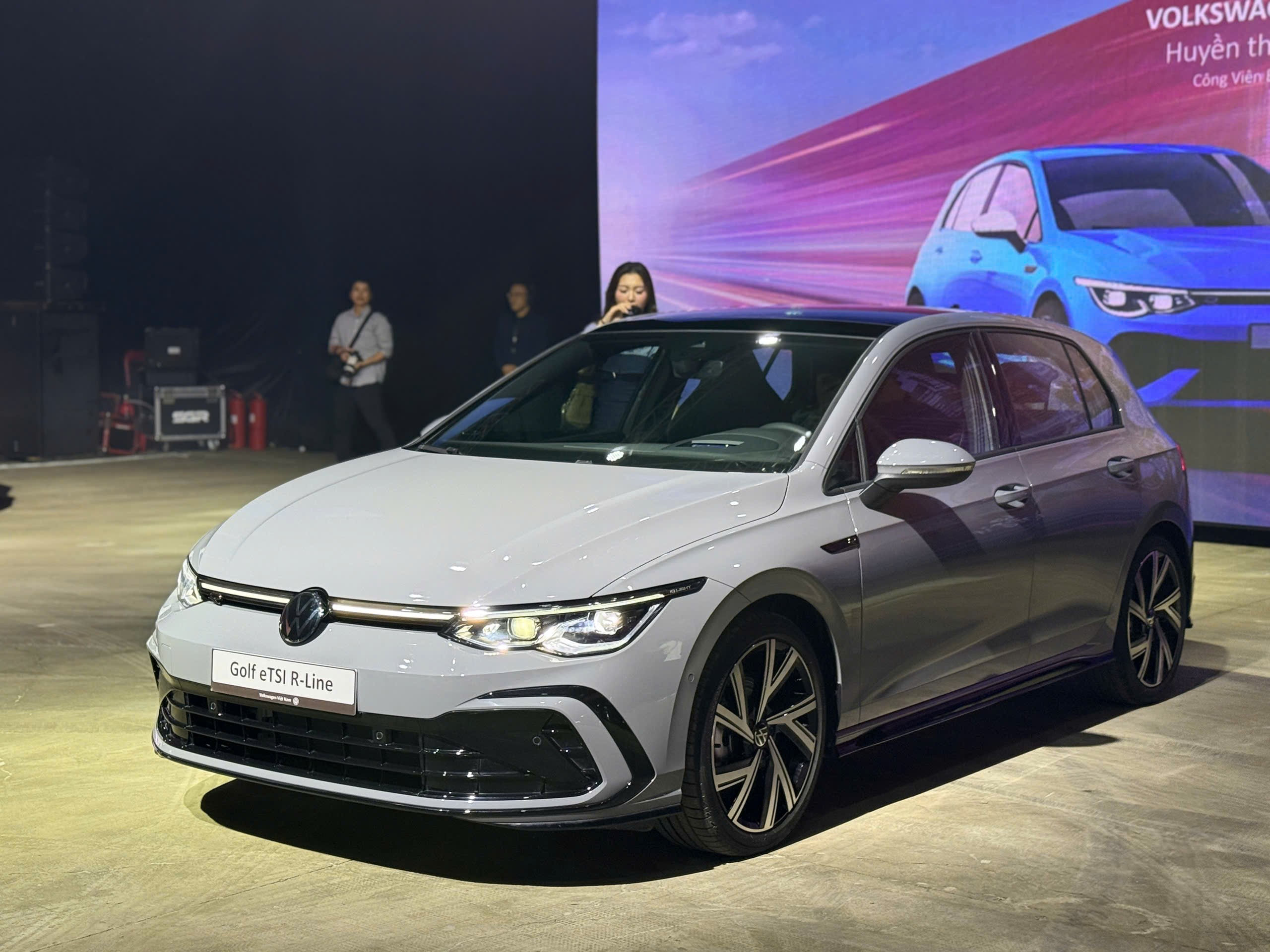 Volkswagen Golf ra mắt tại Việt Nam, giá từ 798 triệu đồng - 2