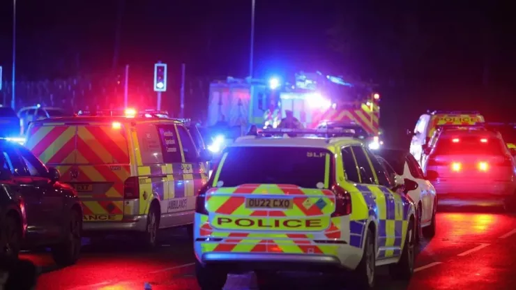 Hiện trường bên ngoài ga Huntingdon tối 1-11. Ảnh: Story Picture Agency